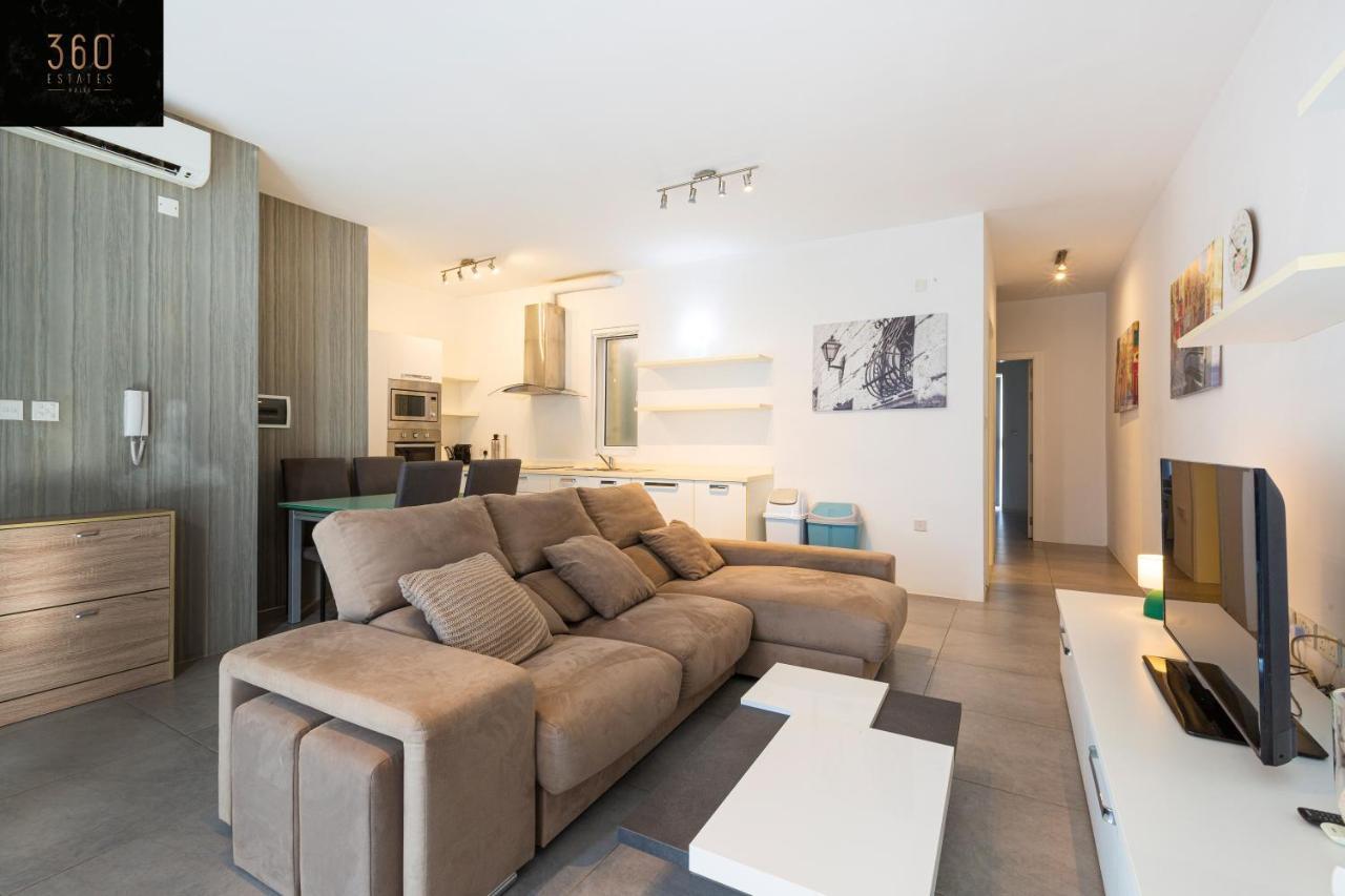 Sunny & Beautiful Views, Amazing Design & Terrace By 360 Estates