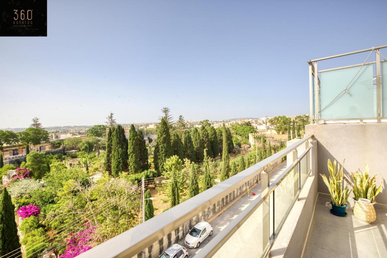 Sunny & Beautiful Views, Amazing Design & Terrace By 360 Estates
